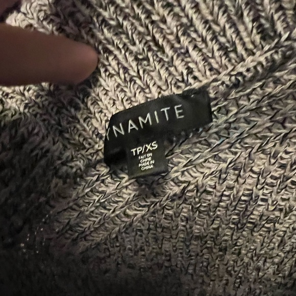 A sexy sweater - Picture 2 of 3